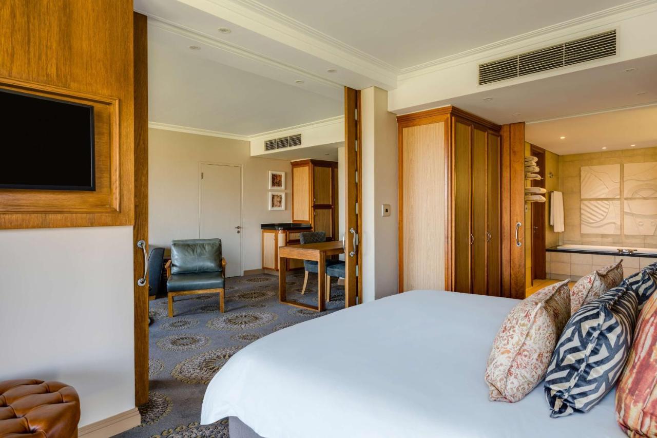 Arabella Hotel, Golf And Spa Hermanus Exteriör bild A suite at the Taj Mahal Palace