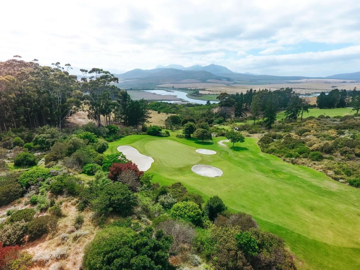 Arabella Hotel, Golf And Spa Hermanus Exteriör bild The 18th hole at the Links