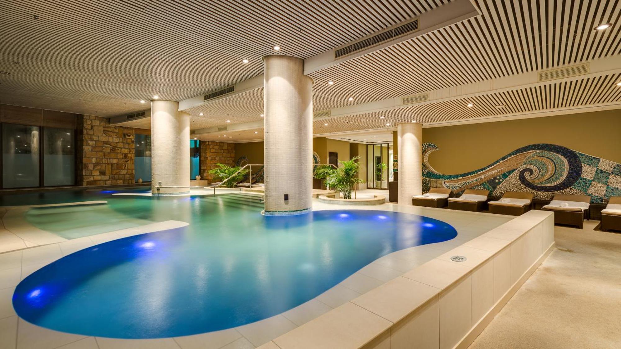 Arabella Hotel, Golf And Spa Hermanus Exteriör bild The pool at the hotel