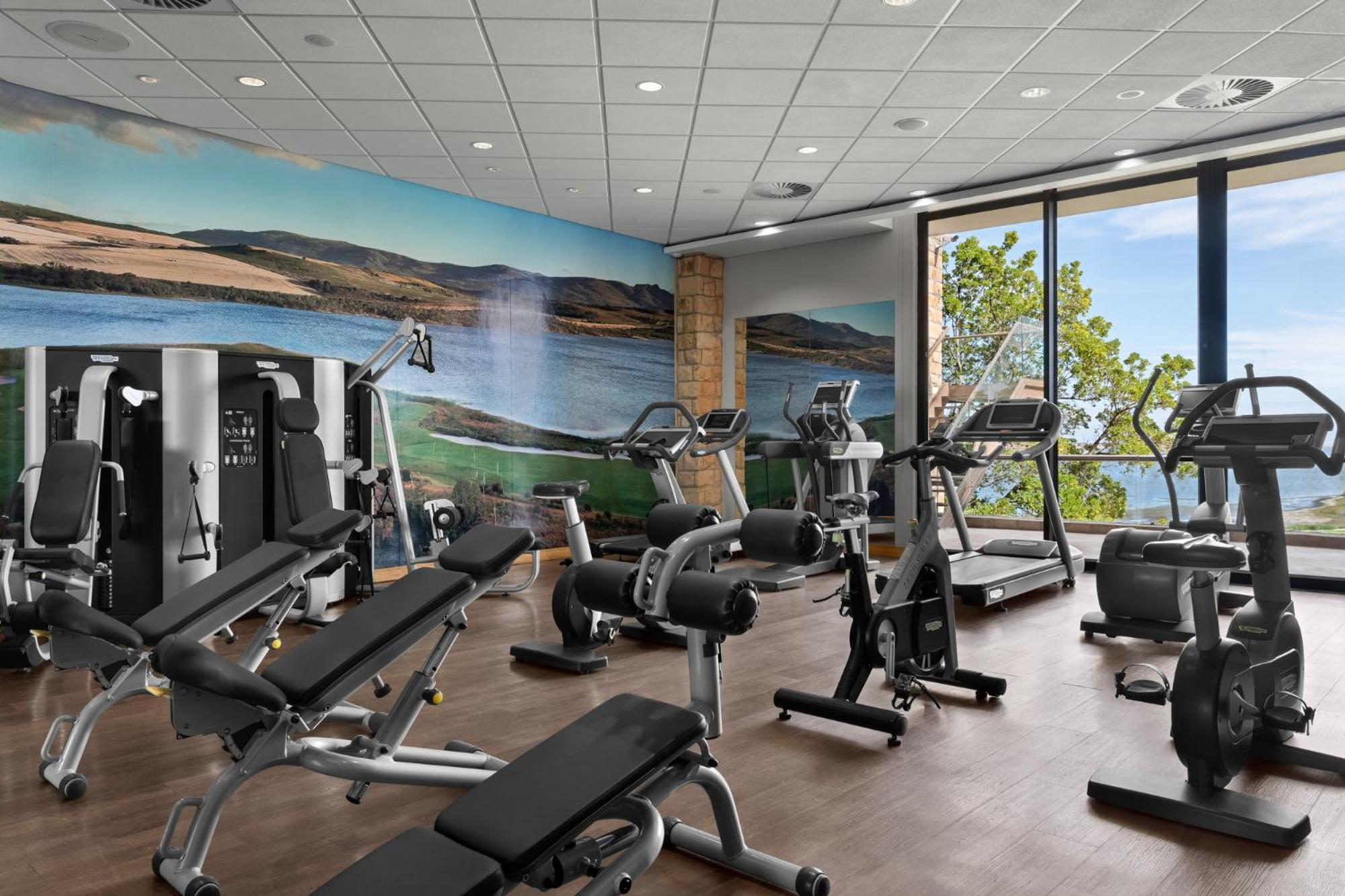 Arabella Hotel, Golf And Spa Hermanus Exteriör bild The gym at the hotel