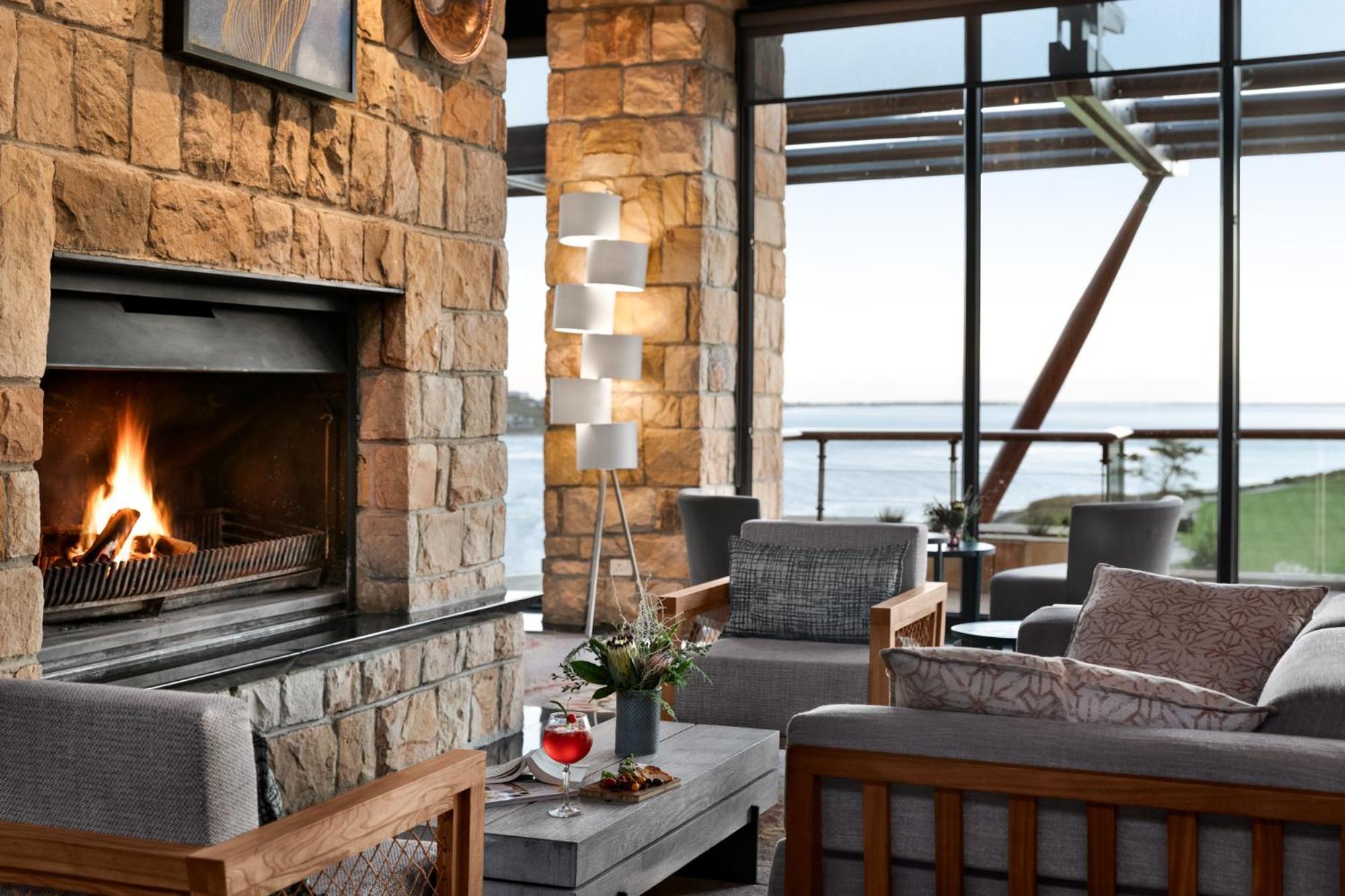 Arabella Hotel, Golf And Spa Hermanus Exteriör bild The fireplace at the hotel