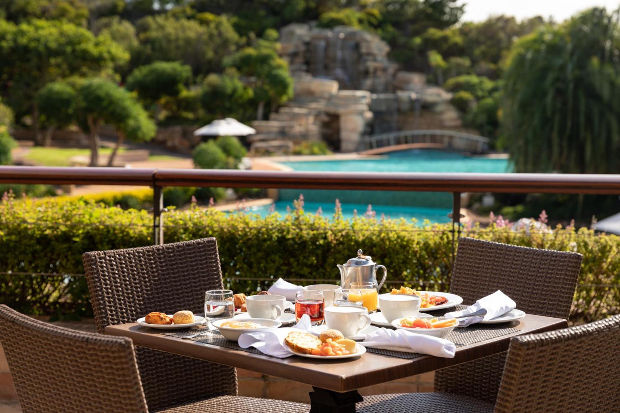 Arabella Hotel, Golf And Spa Hermanus Exteriör bild Breakfast at the hotel
