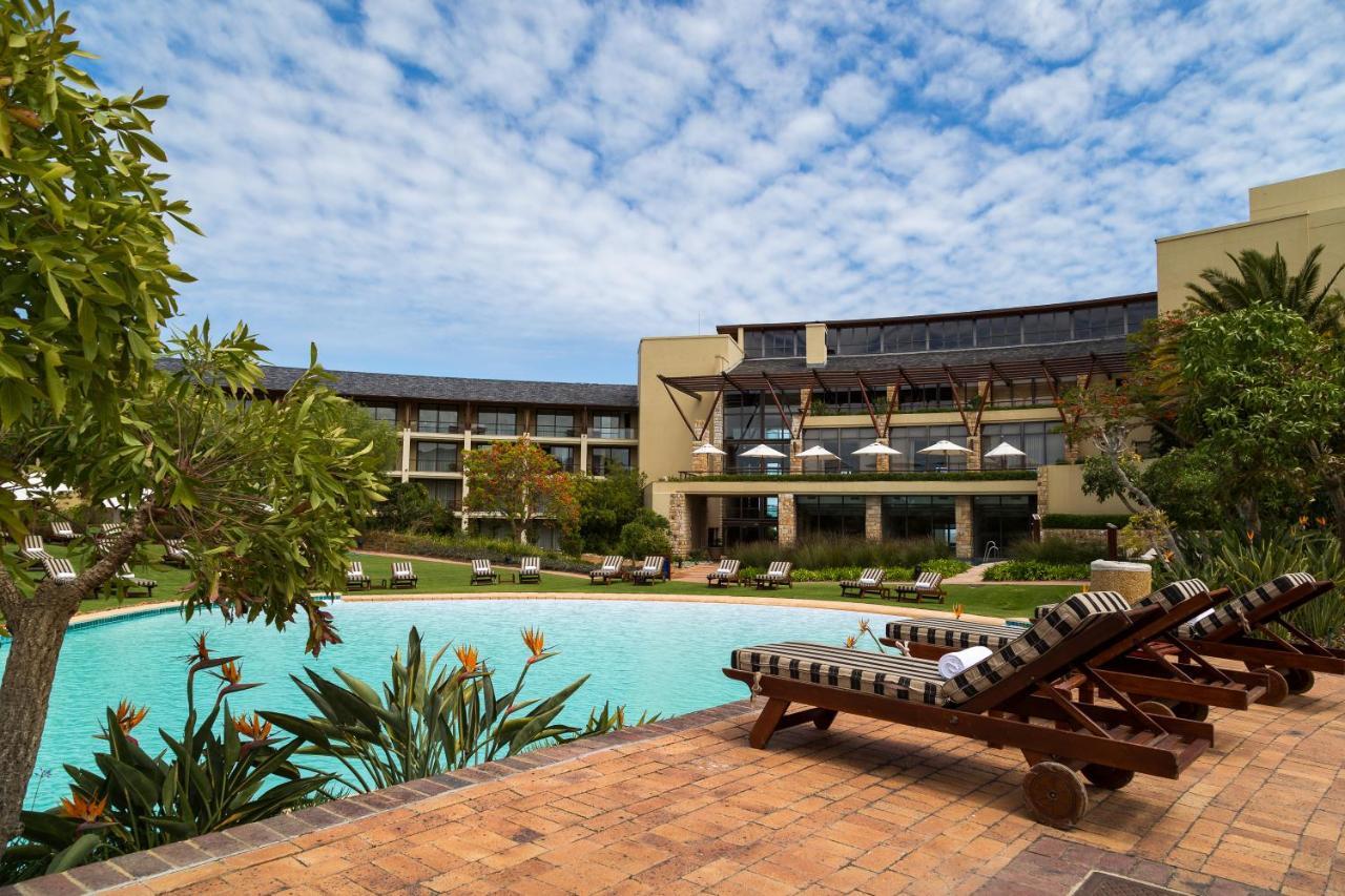 Arabella Hotel, Golf And Spa Hermanus Exteriör bild The swimming pool at the hotel