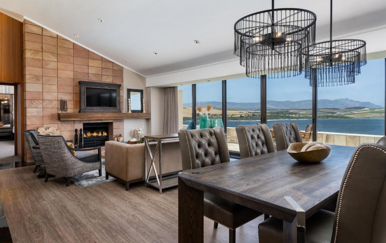 Arabella Hotel, Golf And Spa Hermanus Exteriör bild A suite at The Lodge at Wynn